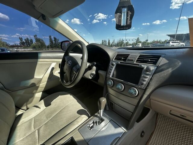 Серый Тойота Камри, объемом двигателя 2.4 л и пробегом 195 тыс. км за 6900 $, фото 15 на Automoto.ua