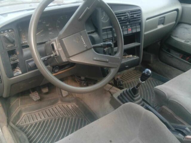 Серый Тойота Камри, объемом двигателя 2 л и пробегом 350 тыс. км за 550 $, фото 5 на Automoto.ua