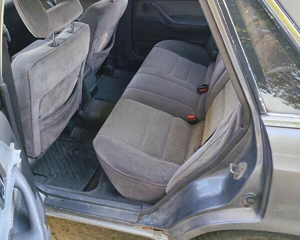 Серый Тойота Камри, объемом двигателя 2 л и пробегом 528 тыс. км за 1101 $, фото 8 на Automoto.ua