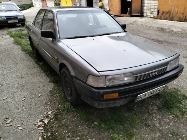 Серый Тойота Камри, объемом двигателя 2 л и пробегом 396 тыс. км за 1432 $, фото 2 на Automoto.ua