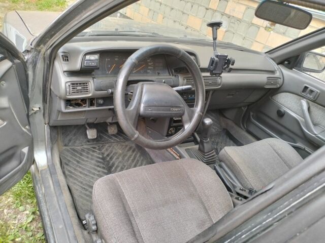 Серый Тойота Камри, объемом двигателя 2 л и пробегом 396 тыс. км за 1432 $, фото 5 на Automoto.ua