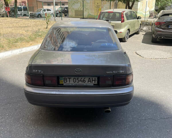 Сірий Тойота Камрі, об'ємом двигуна 2.2 л та пробігом 354 тис. км за 3500 $, фото 6 на Automoto.ua