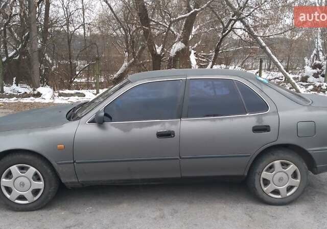 Серый Тойота Камри, объемом двигателя 2.2 л и пробегом 400 тыс. км за 1700 $, фото 3 на Automoto.ua