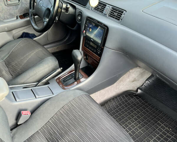 Серый Тойота Камри, объемом двигателя 3 л и пробегом 431 тыс. км за 4500 $, фото 7 на Automoto.ua