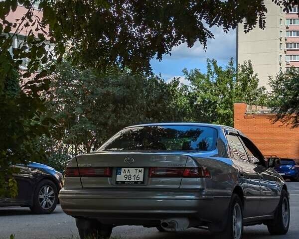 Сірий Тойота Камрі, об'ємом двигуна 2.2 л та пробігом 287 тис. км за 4200 $, фото 3 на Automoto.ua