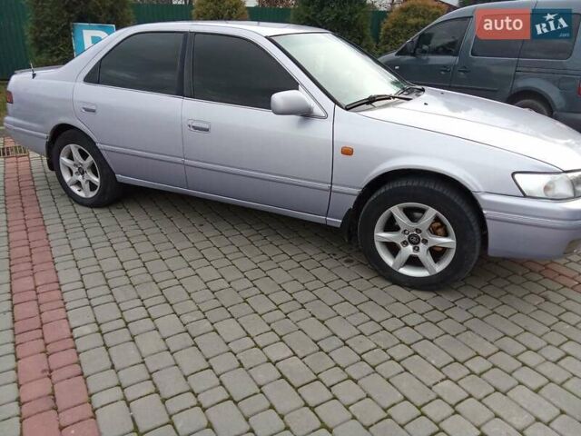 Серый Тойота Камри, объемом двигателя 2.2 л и пробегом 350 тыс. км за 2750 $, фото 3 на Automoto.ua