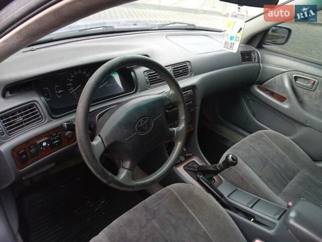 Серый Тойота Камри, объемом двигателя 2.2 л и пробегом 350 тыс. км за 2750 $, фото 9 на Automoto.ua