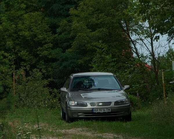 Сірий Тойота Камрі, об'ємом двигуна 2.2 л та пробігом 287 тис. км за 4200 $, фото 1 на Automoto.ua