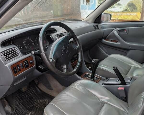 Сірий Тойота Камрі, об'ємом двигуна 3 л та пробігом 500 тис. км за 2800 $, фото 2 на Automoto.ua
