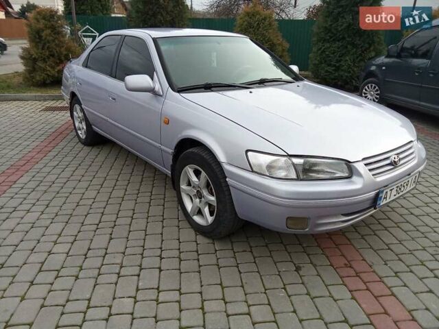 Серый Тойота Камри, объемом двигателя 2.2 л и пробегом 350 тыс. км за 2750 $, фото 2 на Automoto.ua