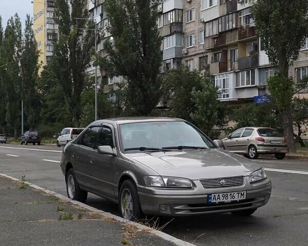 Сірий Тойота Камрі, об'ємом двигуна 2.2 л та пробігом 287 тис. км за 4200 $, фото 2 на Automoto.ua