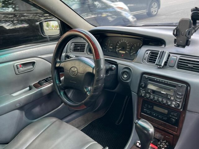 Серый Тойота Камри, объемом двигателя 3 л и пробегом 320 тыс. км за 3800 $, фото 5 на Automoto.ua