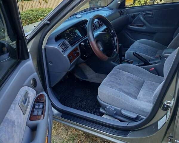 Серый Тойота Камри, объемом двигателя 2.2 л и пробегом 348 тыс. км за 4800 $, фото 7 на Automoto.ua