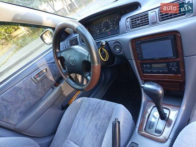 Серый Тойота Камри, объемом двигателя 2.2 л и пробегом 348 тыс. км за 4800 $, фото 1 на Automoto.ua