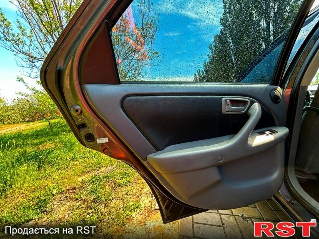 Серый Тойота Камри, объемом двигателя 2.2 л и пробегом 196 тыс. км за 4400 $, фото 3 на Automoto.ua