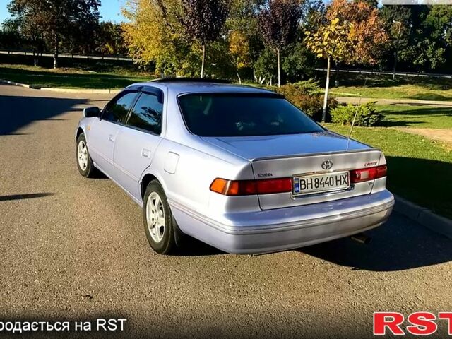 Серый Тойота Камри, объемом двигателя 3 л и пробегом 267 тыс. км за 5500 $, фото 1 на Automoto.ua