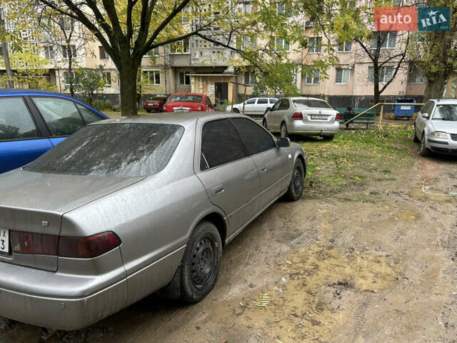 Серый Тойота Камри, объемом двигателя 2.2 л и пробегом 400 тыс. км за 2900 $, фото 1 на Automoto.ua