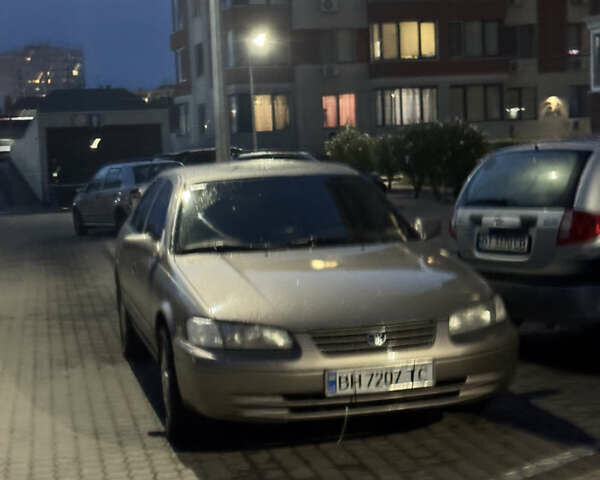 Серый Тойота Камри, объемом двигателя 2.2 л и пробегом 199 тыс. км за 3700 $, фото 1 на Automoto.ua