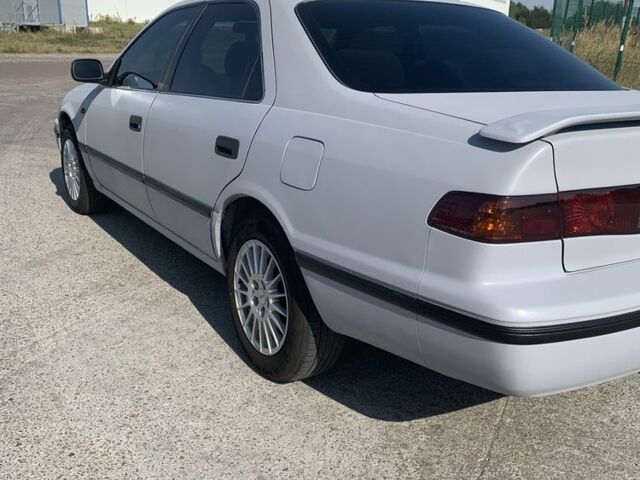 Сірий Тойота Камрі, об'ємом двигуна 2.2 л та пробігом 392 тис. км за 3100 $, фото 1 на Automoto.ua