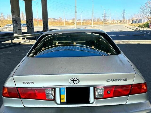 Серый Тойота Камри, объемом двигателя 2.2 л и пробегом 288 тыс. км за 3200 $, фото 1 на Automoto.ua