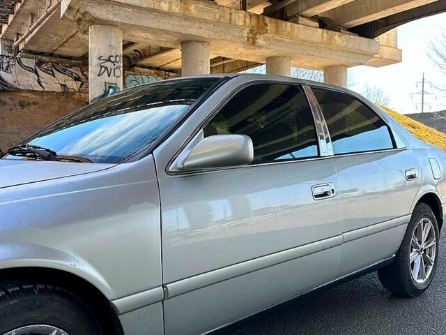 Серый Тойота Камри, объемом двигателя 2.2 л и пробегом 288 тыс. км за 3200 $, фото 7 на Automoto.ua