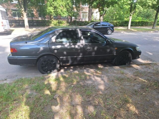 Серый Тойота Камри, объемом двигателя 3 л и пробегом 520 тыс. км за 3300 $, фото 3 на Automoto.ua