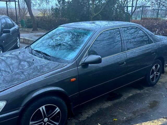 Сірий Тойота Камрі, об'ємом двигуна 2.2 л та пробігом 263 тис. км за 3300 $, фото 2 на Automoto.ua