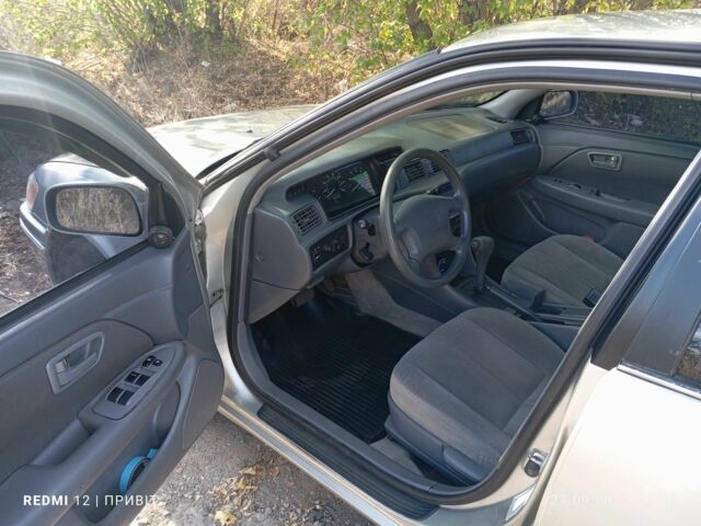 Сірий Тойота Камрі, об'ємом двигуна 2.2 л та пробігом 385 тис. км за 3900 $, фото 6 на Automoto.ua