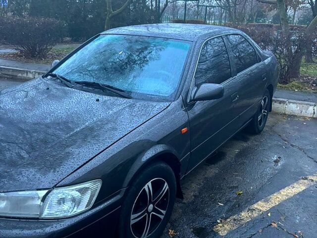 Сірий Тойота Камрі, об'ємом двигуна 2.2 л та пробігом 263 тис. км за 3300 $, фото 1 на Automoto.ua