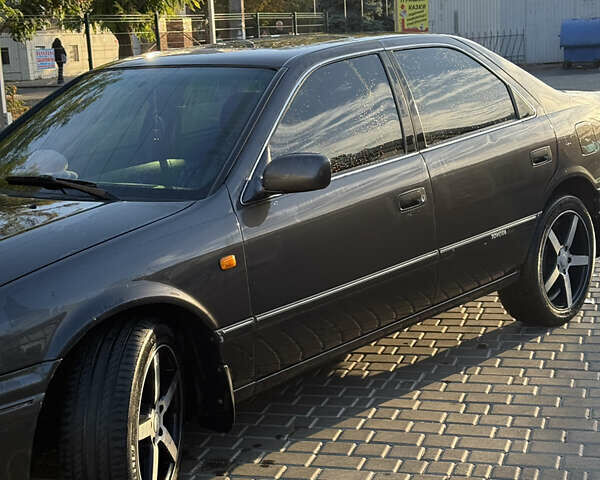 Серый Тойота Камри, объемом двигателя 3 л и пробегом 400 тыс. км за 5500 $, фото 13 на Automoto.ua
