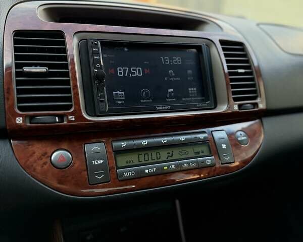 Сірий Тойота Камрі, об'ємом двигуна 3 л та пробігом 215 тис. км за 6800 $, фото 25 на Automoto.ua