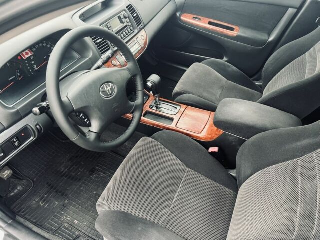 Сірий Тойота Камрі, об'ємом двигуна 2.4 л та пробігом 216 тис. км за 5999 $, фото 15 на Automoto.ua