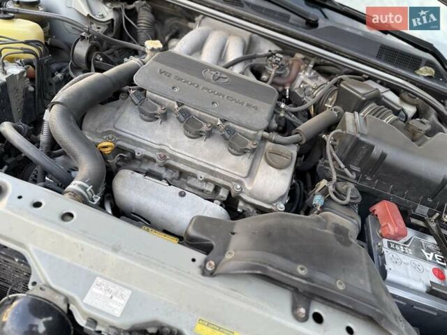 Сірий Тойота Камрі, об'ємом двигуна 3 л та пробігом 215 тис. км за 6800 $, фото 42 на Automoto.ua
