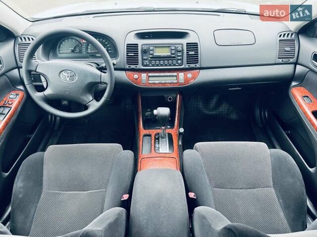 Сірий Тойота Камрі, об'ємом двигуна 2.4 л та пробігом 216 тис. км за 5999 $, фото 26 на Automoto.ua