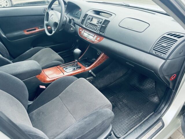 Сірий Тойота Камрі, об'ємом двигуна 2.4 л та пробігом 216 тис. км за 5999 $, фото 16 на Automoto.ua