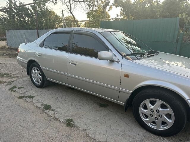 Сірий Тойота Камрі, об'ємом двигуна 2.2 л та пробігом 435 тис. км за 4300 $, фото 1 на Automoto.ua