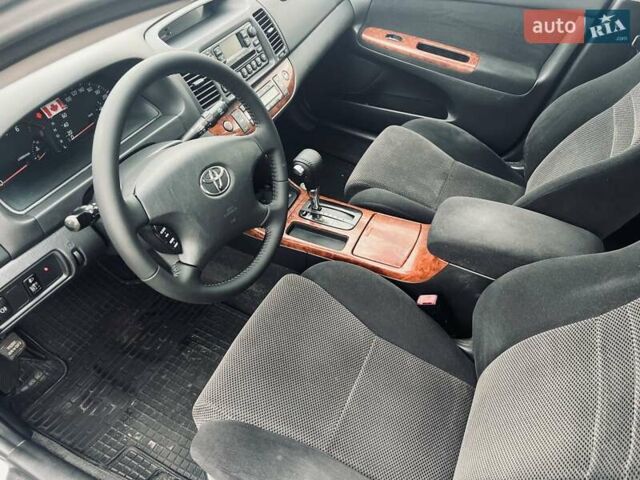 Сірий Тойота Камрі, об'ємом двигуна 2.4 л та пробігом 216 тис. км за 5999 $, фото 32 на Automoto.ua