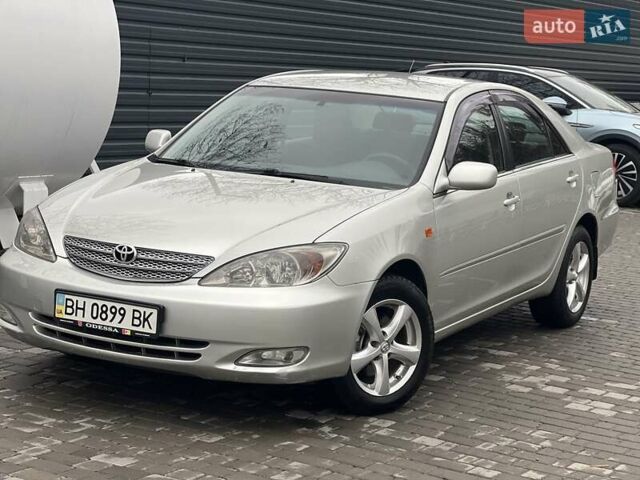 Сірий Тойота Камрі, об'ємом двигуна 2.4 л та пробігом 216 тис. км за 5999 $, фото 1 на Automoto.ua