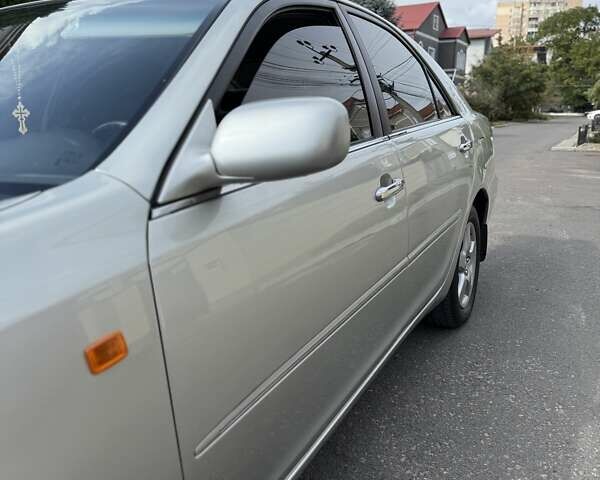 Сірий Тойота Камрі, об'ємом двигуна 3 л та пробігом 215 тис. км за 6800 $, фото 44 на Automoto.ua