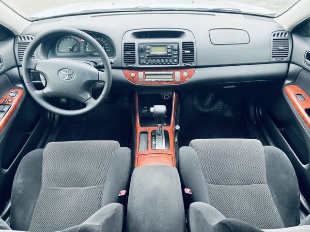 Сірий Тойота Камрі, об'ємом двигуна 2.4 л та пробігом 216 тис. км за 5999 $, фото 12 на Automoto.ua