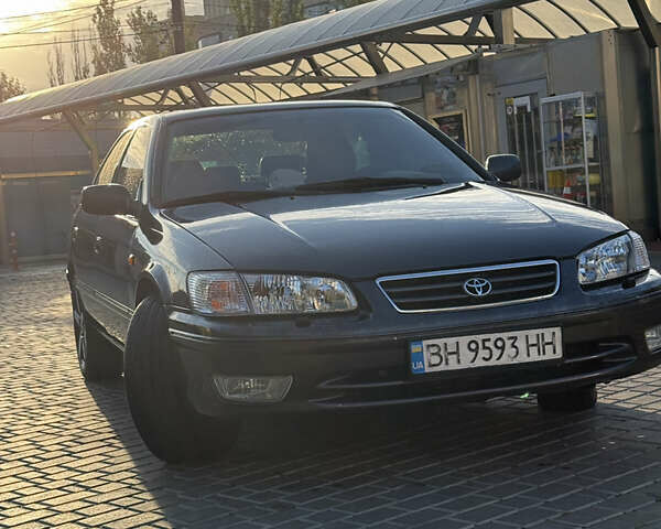 Серый Тойота Камри, объемом двигателя 3 л и пробегом 400 тыс. км за 5500 $, фото 2 на Automoto.ua