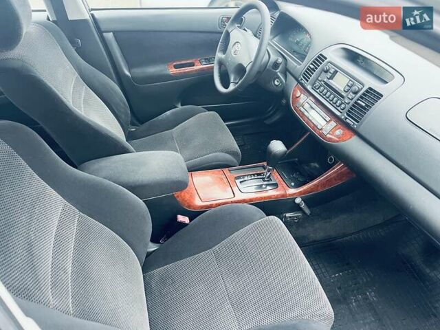 Сірий Тойота Камрі, об'ємом двигуна 2.4 л та пробігом 216 тис. км за 5999 $, фото 30 на Automoto.ua