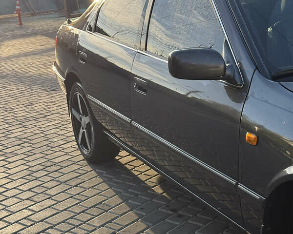 Серый Тойота Камри, объемом двигателя 3 л и пробегом 400 тыс. км за 5500 $, фото 4 на Automoto.ua