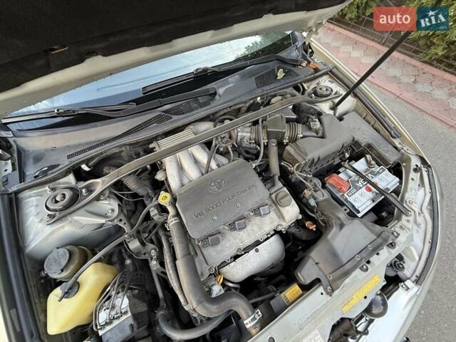 Сірий Тойота Камрі, об'ємом двигуна 3 л та пробігом 215 тис. км за 6800 $, фото 41 на Automoto.ua