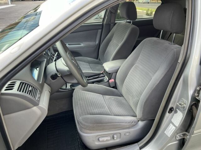 Сірий Тойота Камрі, об'ємом двигуна 3 л та пробігом 418 тис. км за 5800 $, фото 14 на Automoto.ua