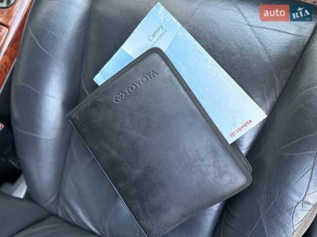 Сірий Тойота Камрі, об'ємом двигуна 3 л та пробігом 215 тис. км за 6800 $, фото 66 на Automoto.ua