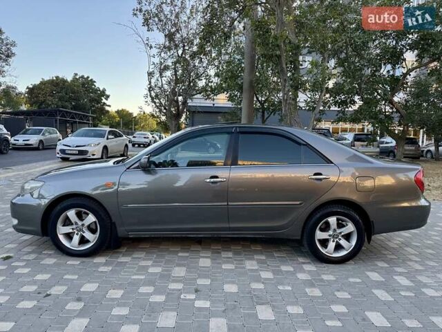 Серый Тойота Камри, объемом двигателя 2.4 л и пробегом 257 тыс. км за 5400 $, фото 63 на Automoto.ua