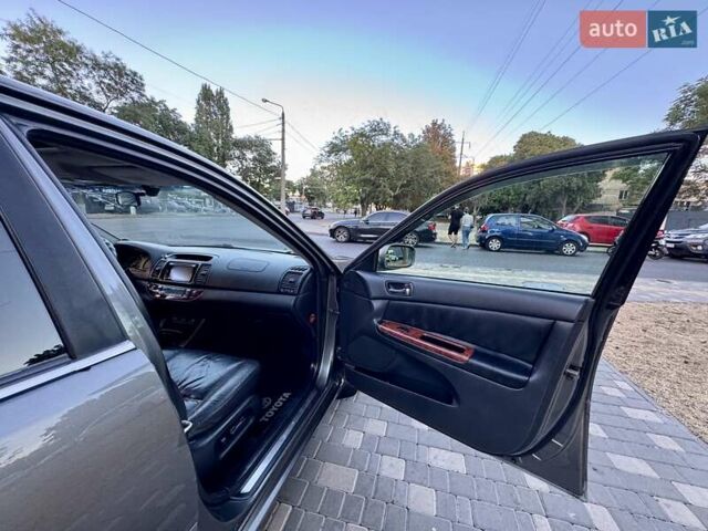 Серый Тойота Камри, объемом двигателя 2.4 л и пробегом 257 тыс. км за 5400 $, фото 38 на Automoto.ua