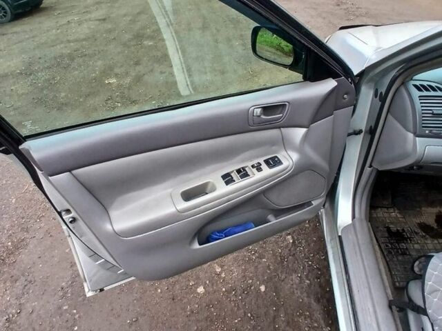 Серый Тойота Камри, объемом двигателя 2.4 л и пробегом 300 тыс. км за 4200 $, фото 6 на Automoto.ua