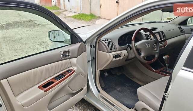 Серый Тойота Камри, объемом двигателя 2.36 л и пробегом 260 тыс. км за 6500 $, фото 6 на Automoto.ua
